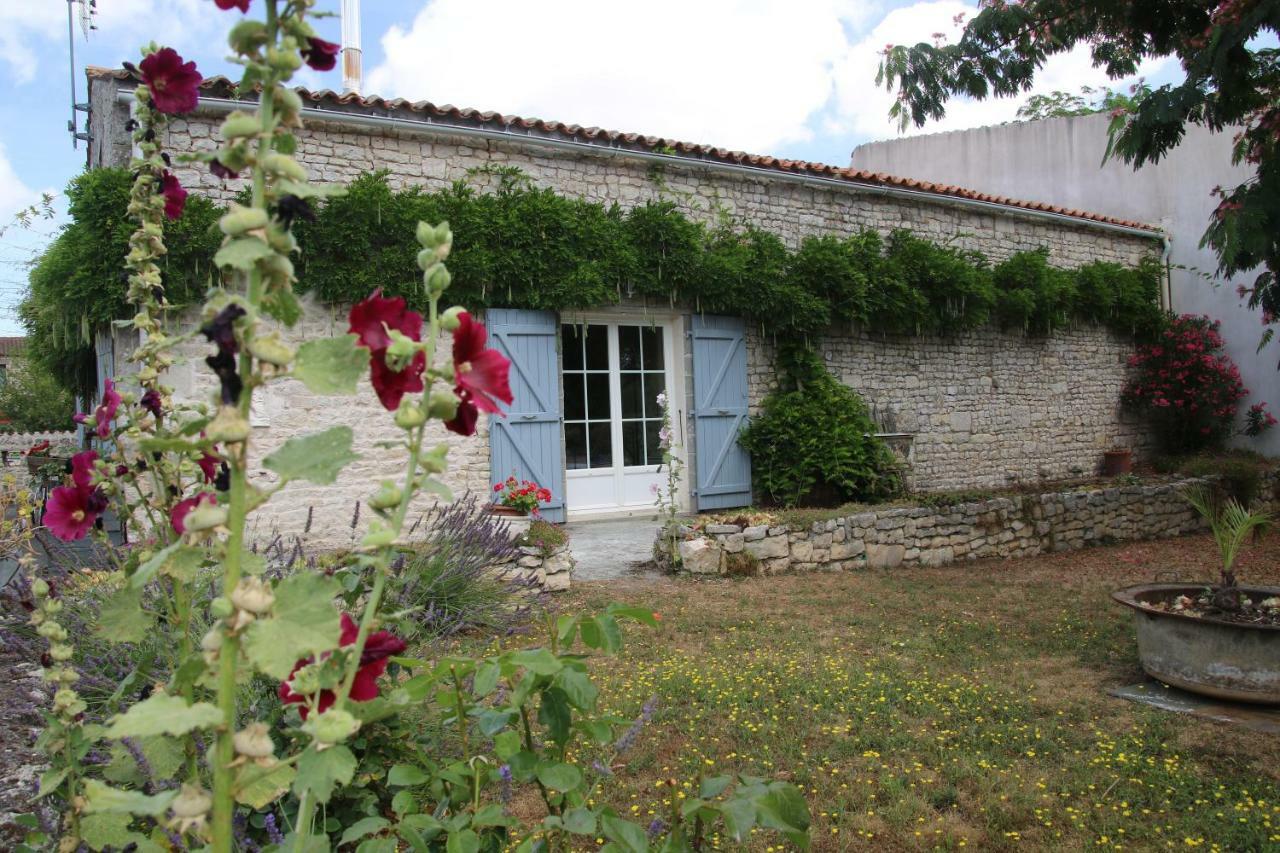 Maison D'Hotes Le Lavoir Fontaines  Luaran gambar